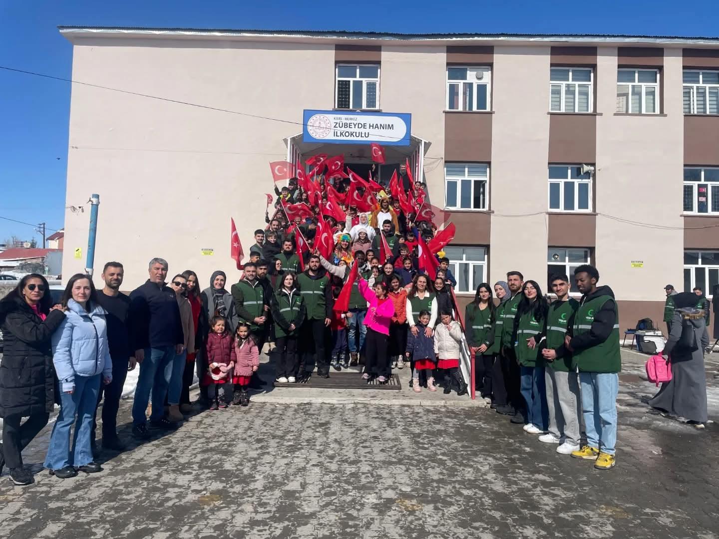 Kars'ta Yeşilay çocuklarla buluştu