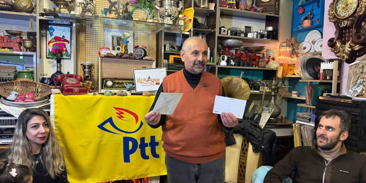 Iğdır’da nostalji rüzgarı: Pul ve kartpostalla mesaj gönderme geleneği yeniden canlandı