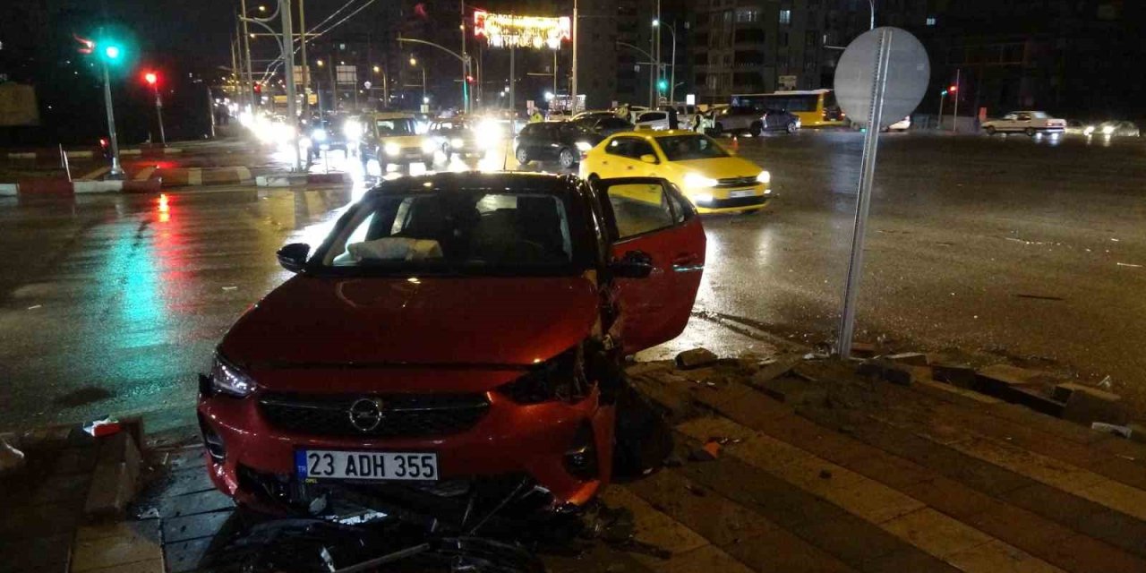 Malatya’da iki otomobil çarpıştı: 5 yaralı