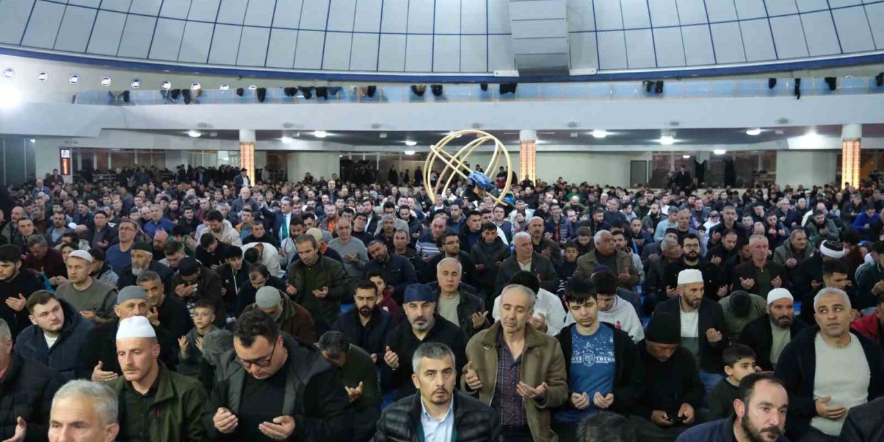 Erzincan’da Kadir Gecesi Terzibaba Camii’nde idrak edildi