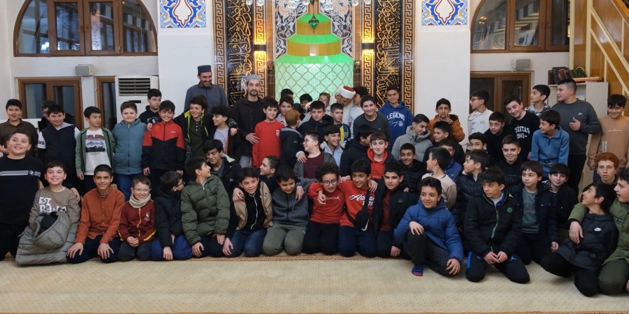 Teravih etkinlikleriyle öğrencilere manevi eğitim