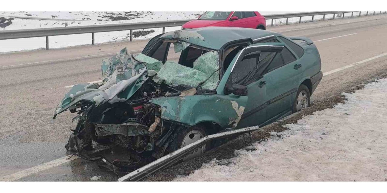 Erzurum-Pasinler yolunda trafik kazası: 1’i ağır 3 yaralı