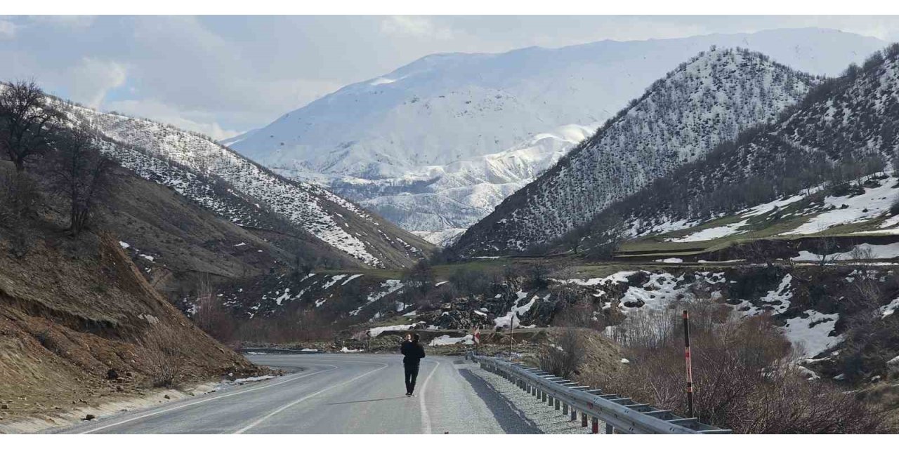 Tatvan ile Hizan arasındaki eşsiz manzaralar hayran bırakıyor