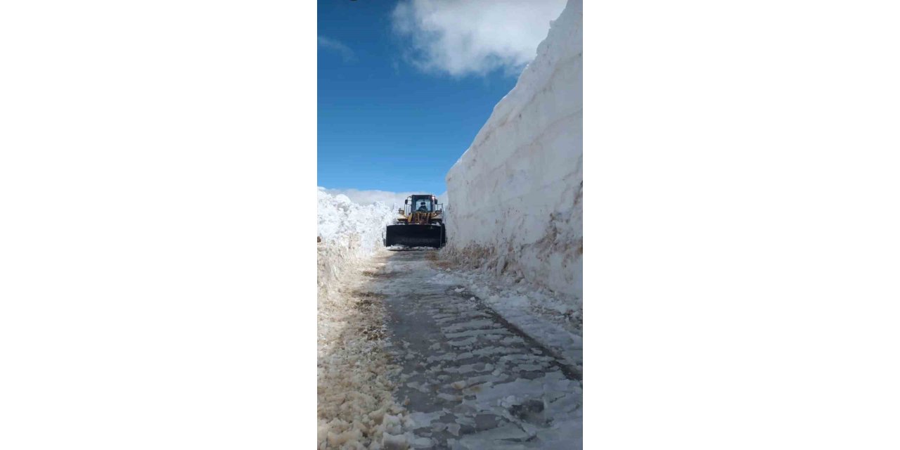 Hizan’da çığ ve kar engeli