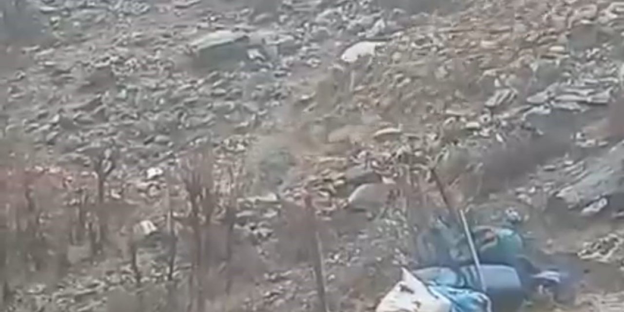 Bitlis’te heyelan köy yolunu kapattı