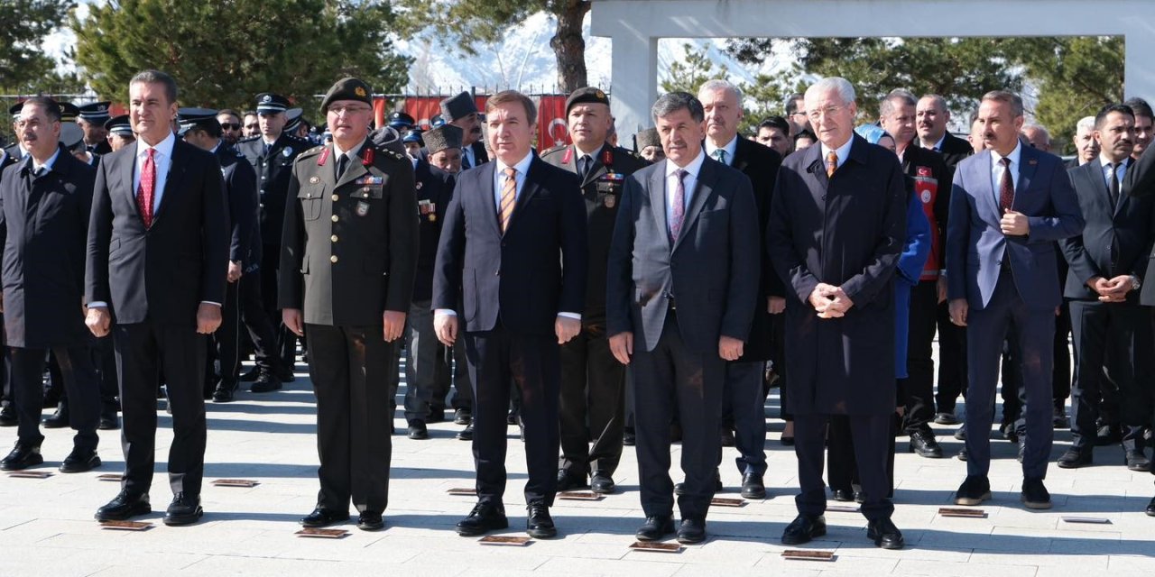 Erzincan’da 18 Mart Töreni: Şehitler dualarla anıldı