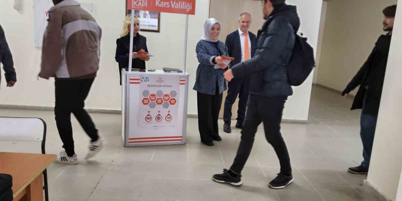 Kars’ta "Açık Kapı"dan üniversite öğrencilerine yakın temas