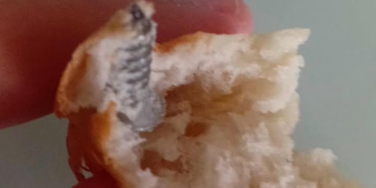 Aldığı ekmeğin içerisinden vida çıktı