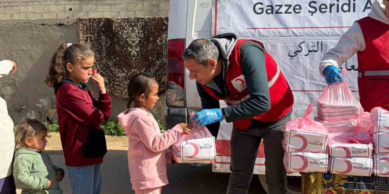 Ağrı’da öğrenciler Gazze için 650 bin lira bağış topladı