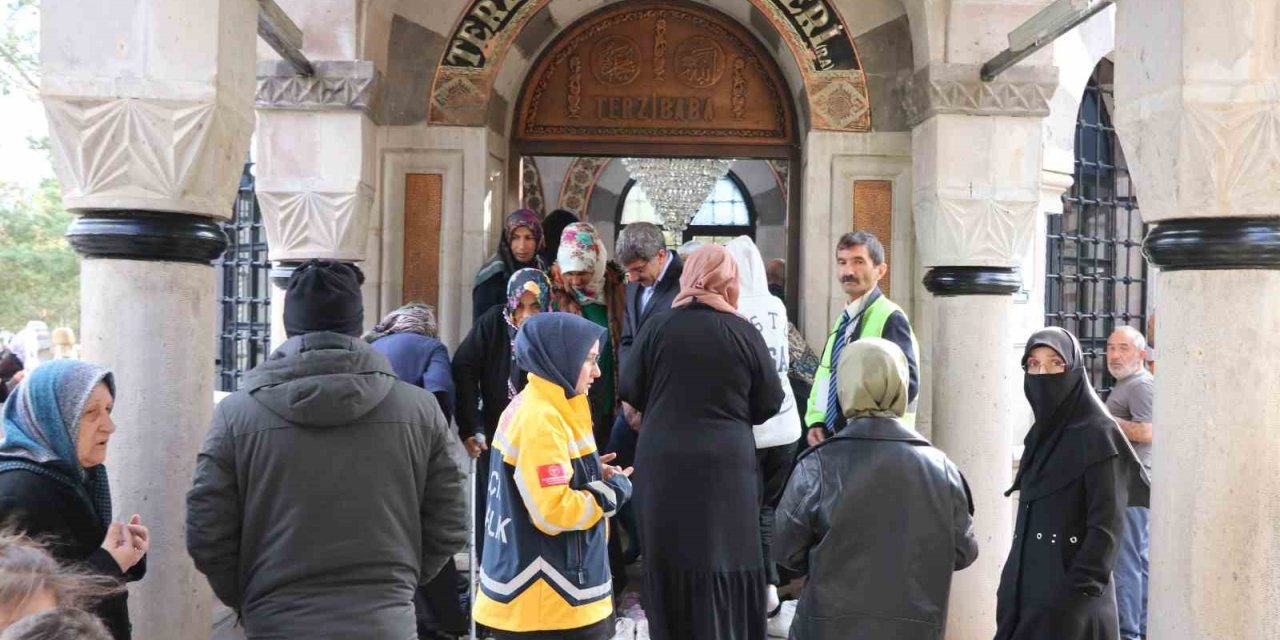 Terzibaba Mezarlığı’nda arife günü yoğunluğu