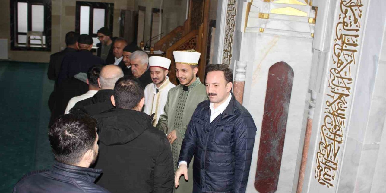 Malazgirt’te bayram namazı coşkusu