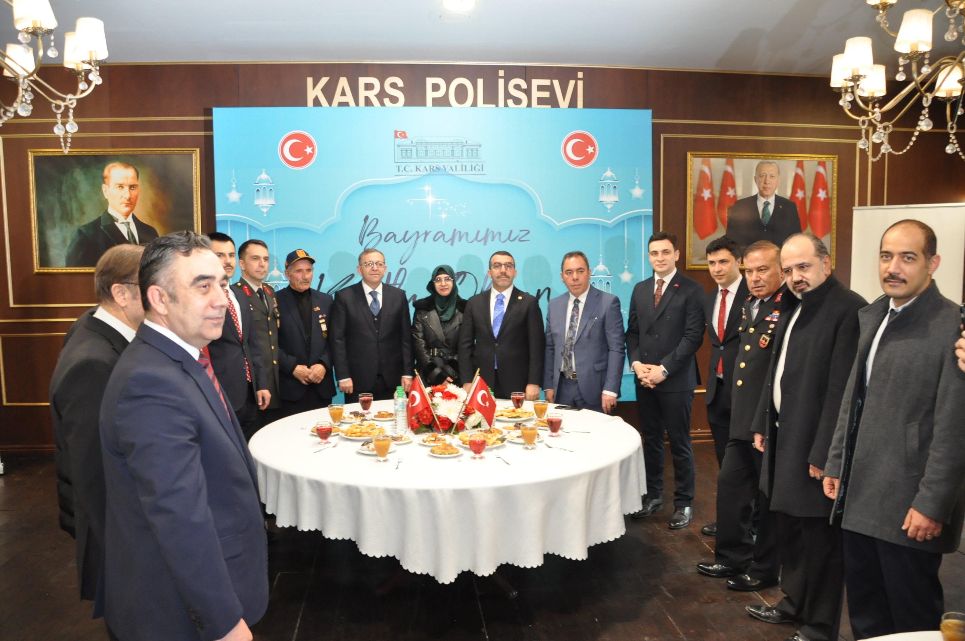 Kars'ta protokol üyeleri bayramlaştı