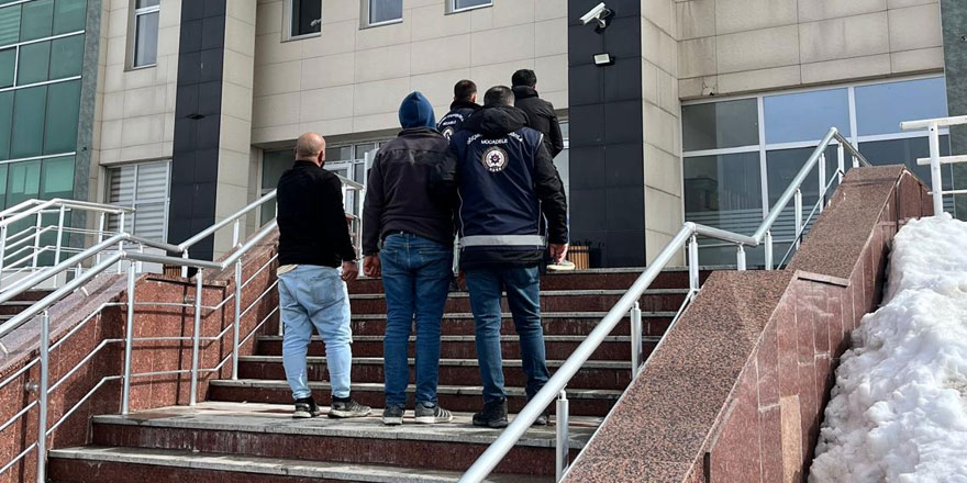 Kars'ta göçmen kaçakçılığı operasyonu: Araçtan 23 Afgan çıktı, 3 tutuklama