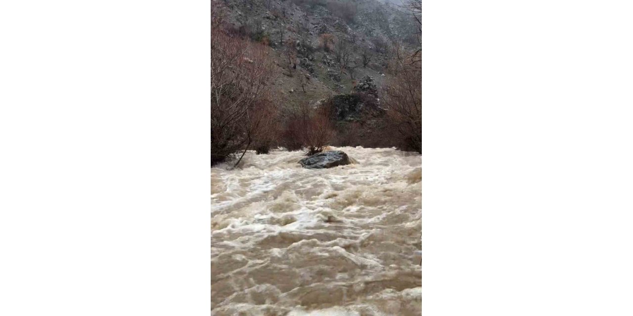 Elazığ’da yağış sonrası dereler coştu