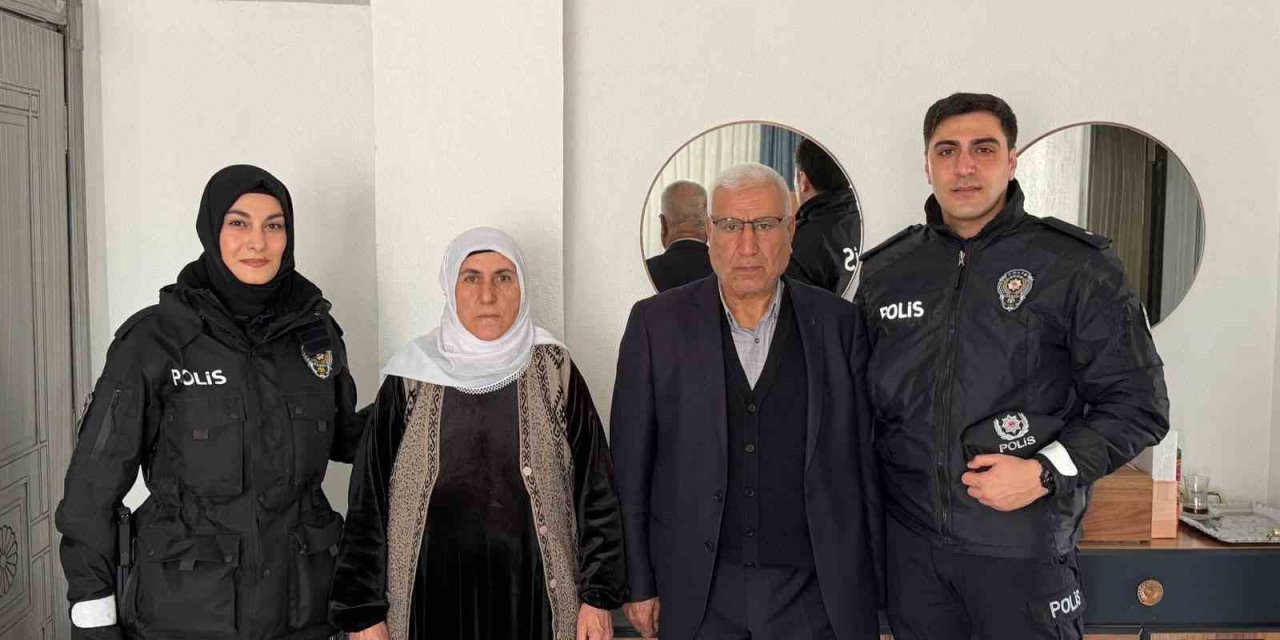 Özalp ilçesinde şehit ailelerine bayram ziyareti