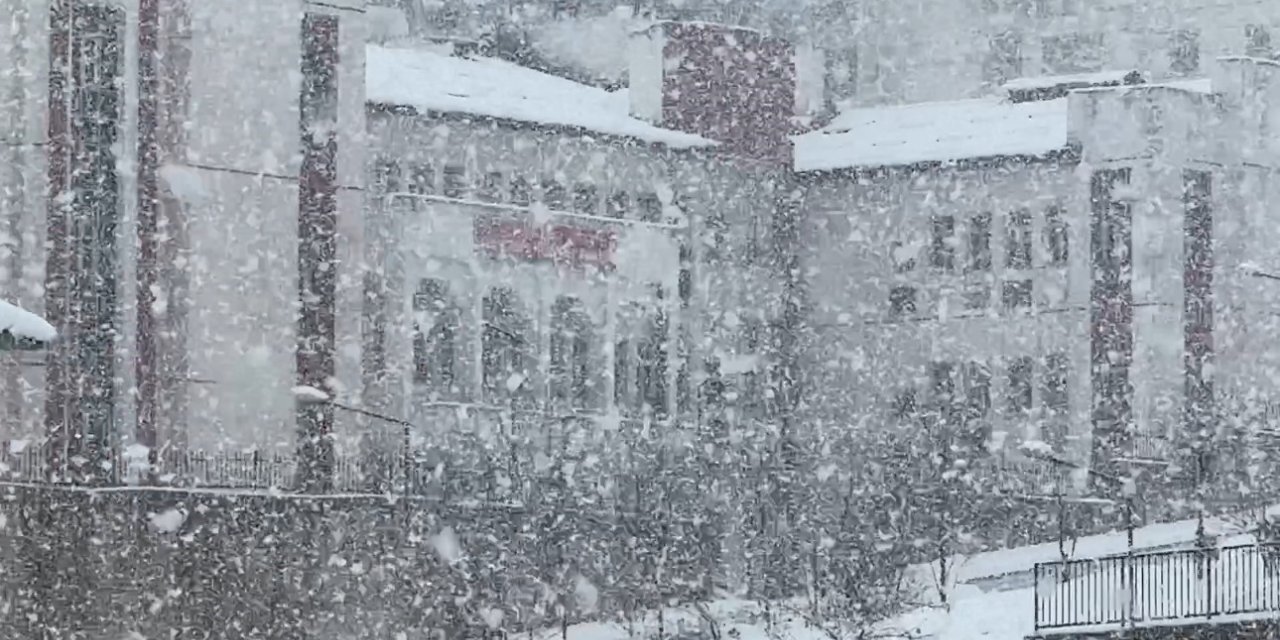 Hakkari ve Yüksekova’da eğitime kar engeli