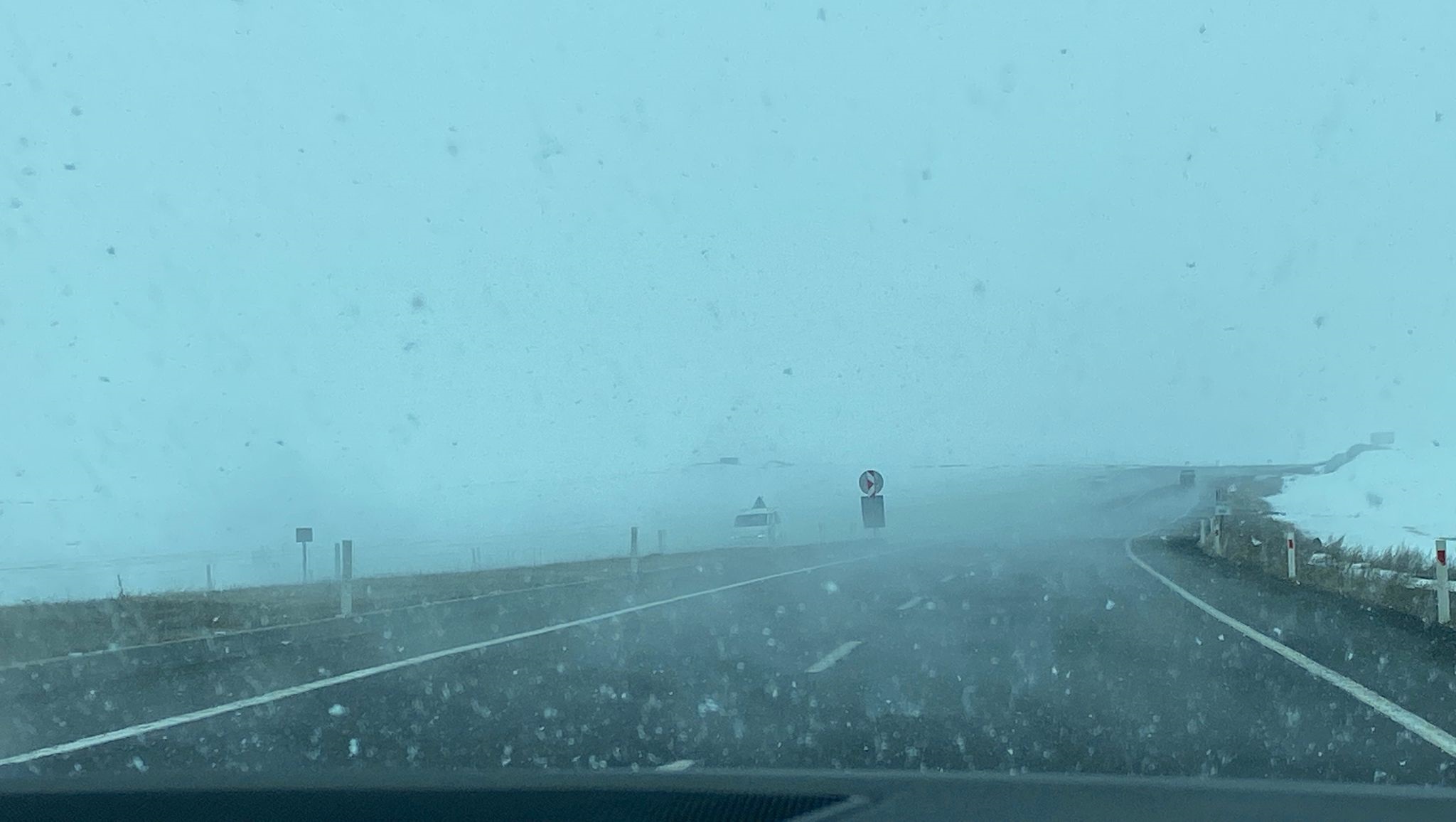 Kars-Susuz yolunda yoğun sis etkili oluyor