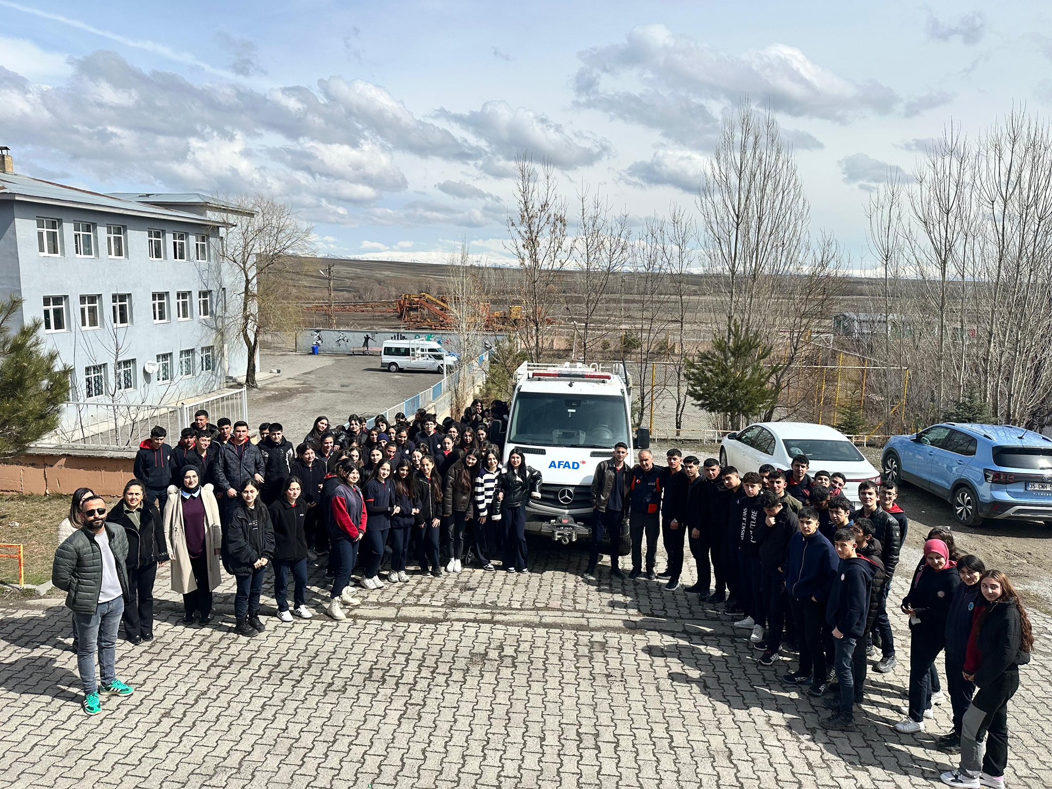 Önce eğitim sonra tatbikat: Karslı gençler AFAD ile hazırlanıyor