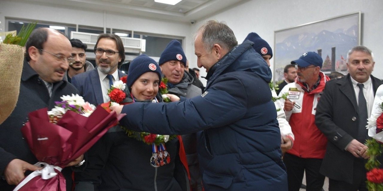 Meşaleler Dadaşların özel gururları için yandı