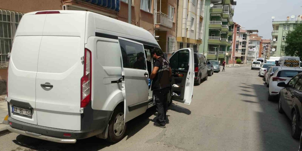 Tartıştığı babasını sırtından bıçakladı