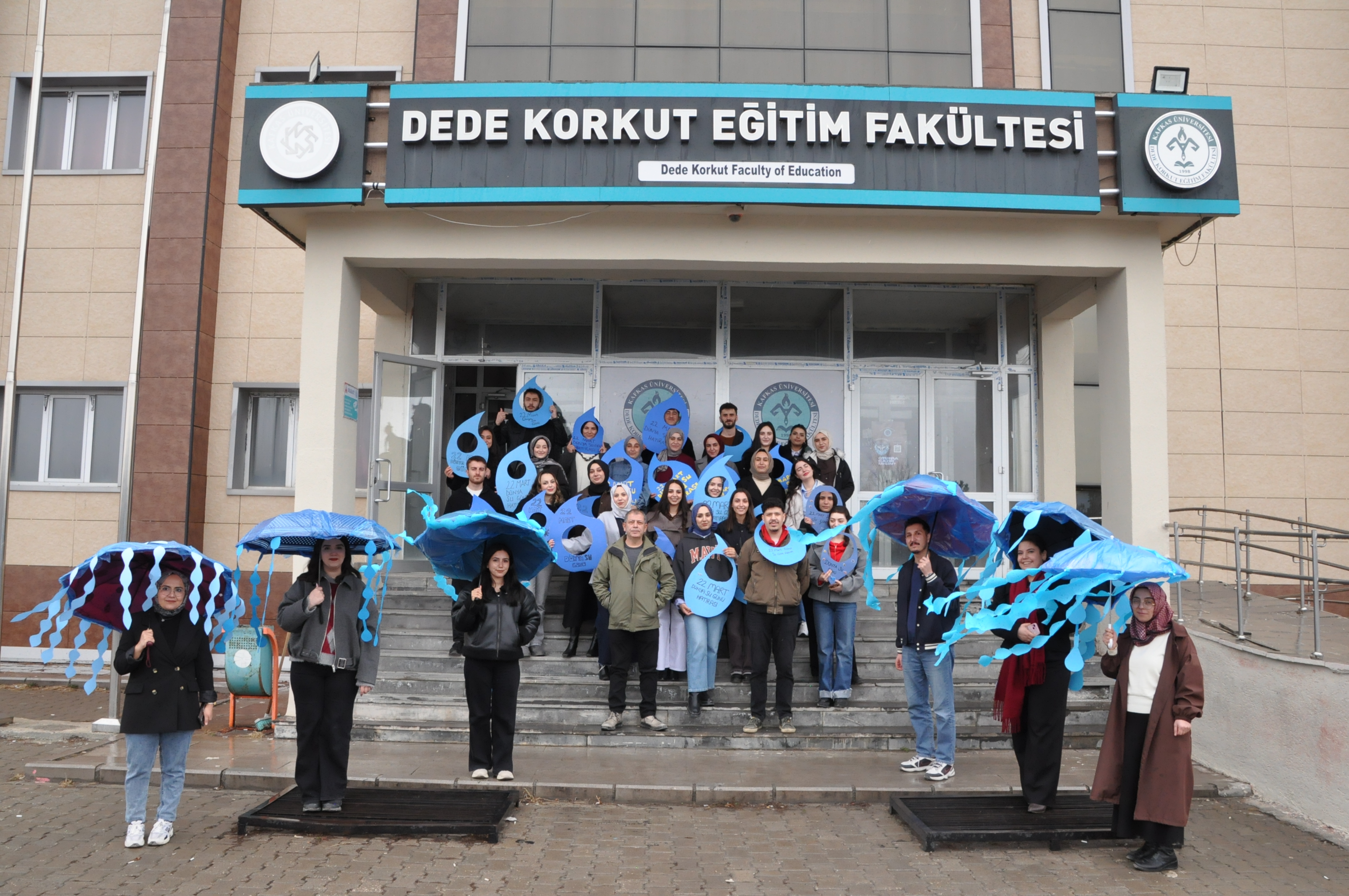 Üniversite öğrencilerinin 5 litre suyla imtihanı