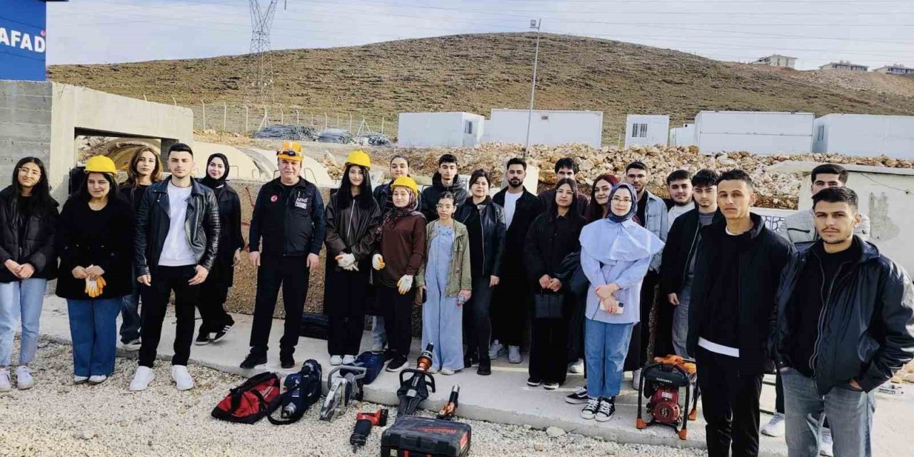 Elazığ’da öğrencilere temel arama ve kurtarma eğitimi verildi