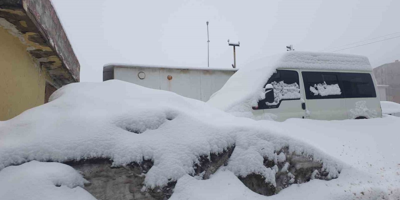 Başkale’de kar yağışı