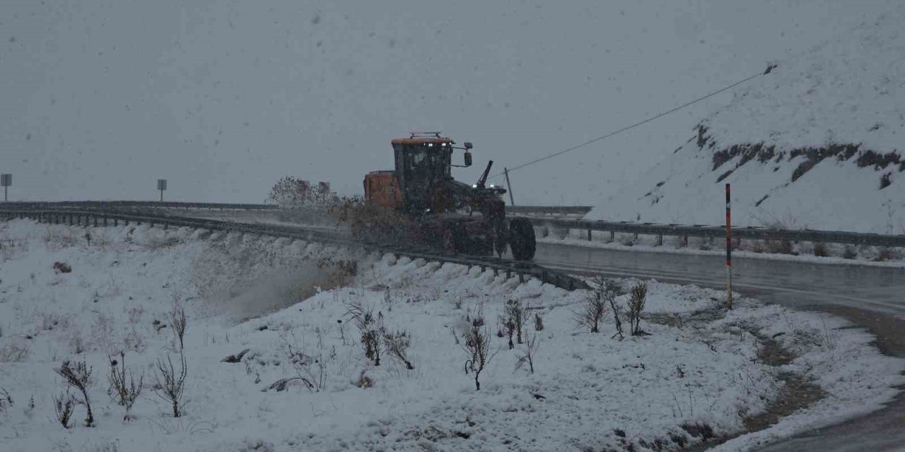 Van’da 21 yerleşim yerinin yolu ulaşıma kapandı