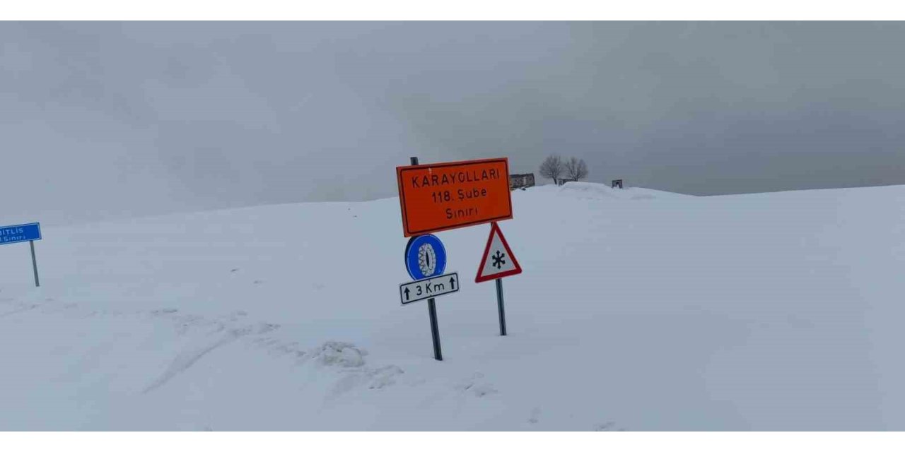 Hasköy-Mutki yolu kar ve tipi nedeniyle ulaşıma kapatıldı
