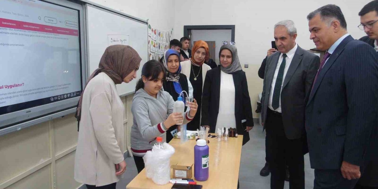 Sıfır atık etkinliğinde sergi, atölye ve fidan dikimi gerçekleştirildi