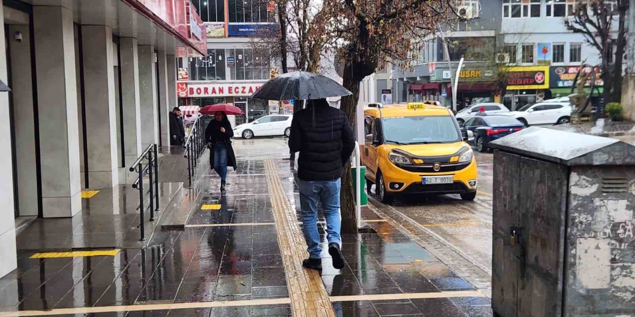 Tunceli’de sağanak hayatı olumsuz etkiledi