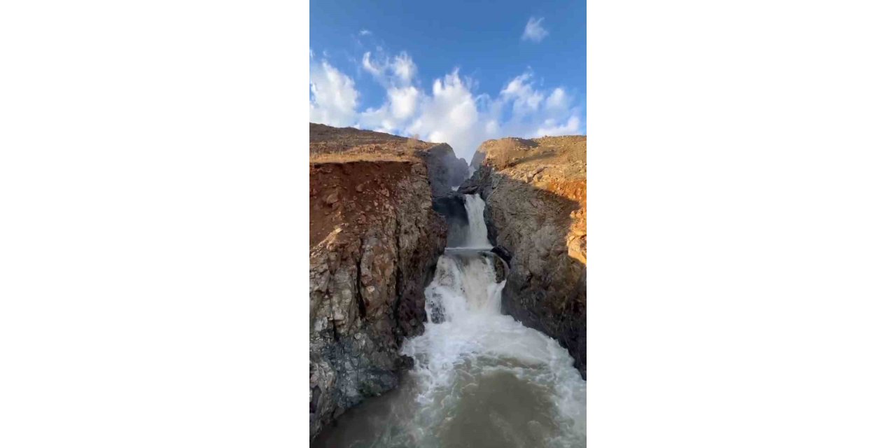 Elazığ’da yağışlar sonrası şelale coştu
