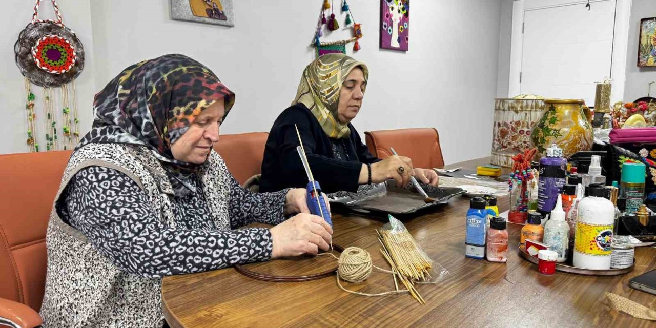 Ağrı’da atık ürünler sıfır atık kursunda sanata dönüşüyor