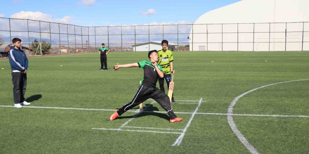 Malatya’da okul sporları yıldızlar kriket grup müsabakaları başladı