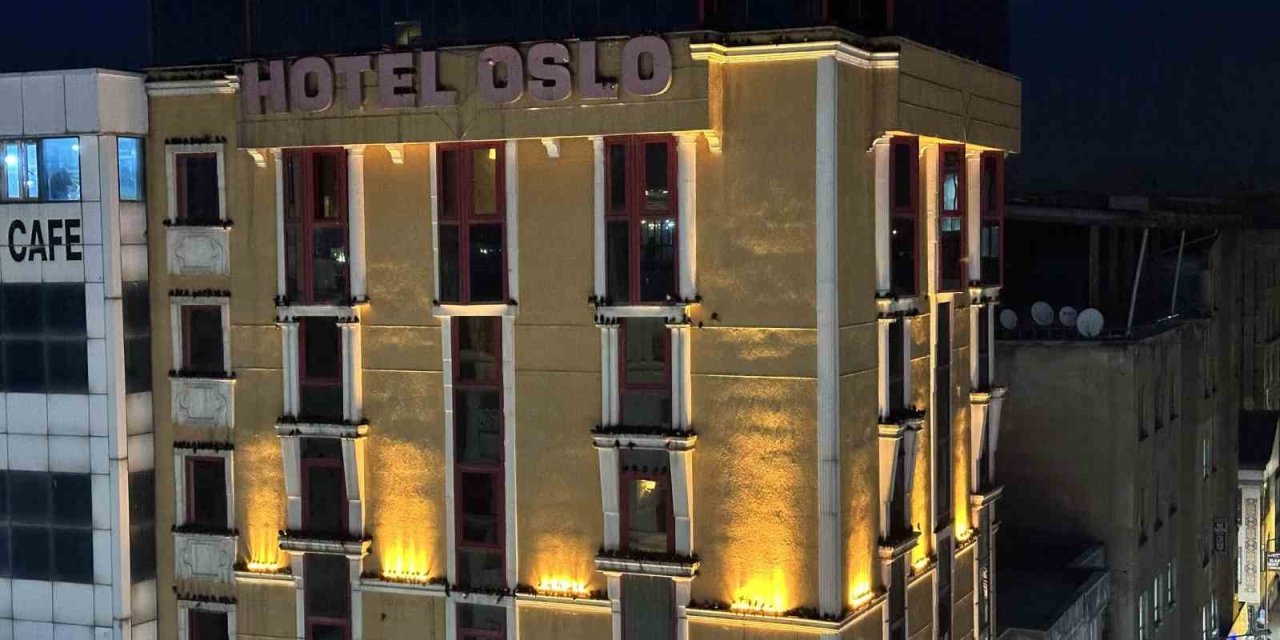 Yüksekova’ya sığırcık akını