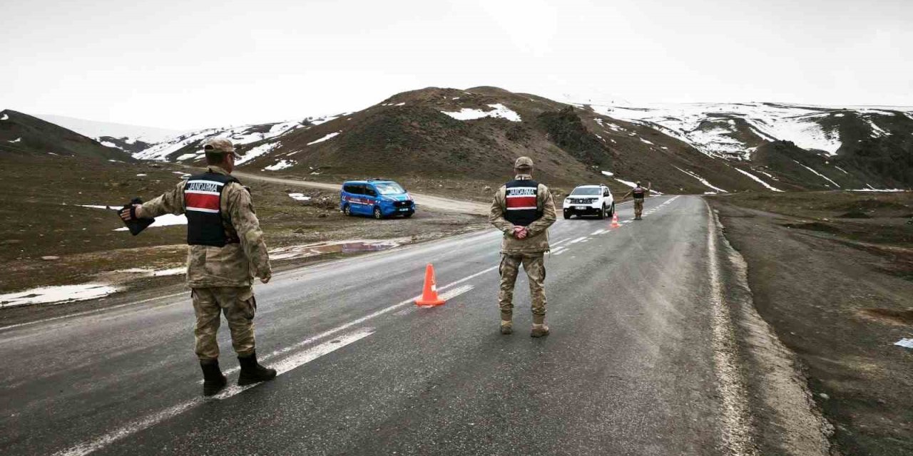 Ağrı’da huzur uygulamasında 21 aranan şahıs yakalandı
