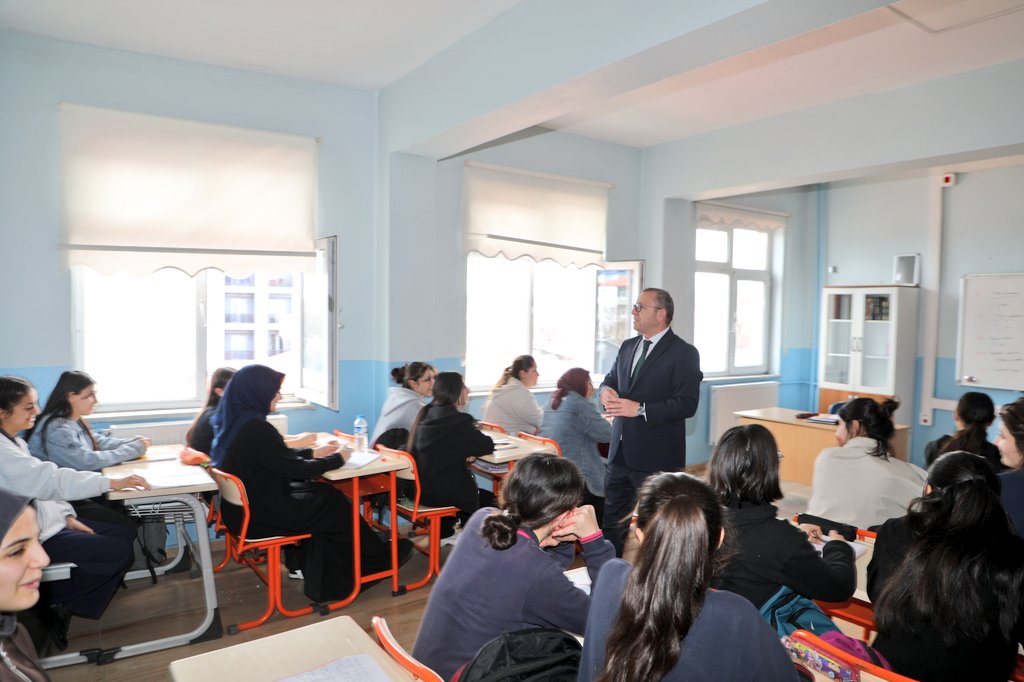 Vali Polat’ın Okul Ziyaretleri Devam Ediyor