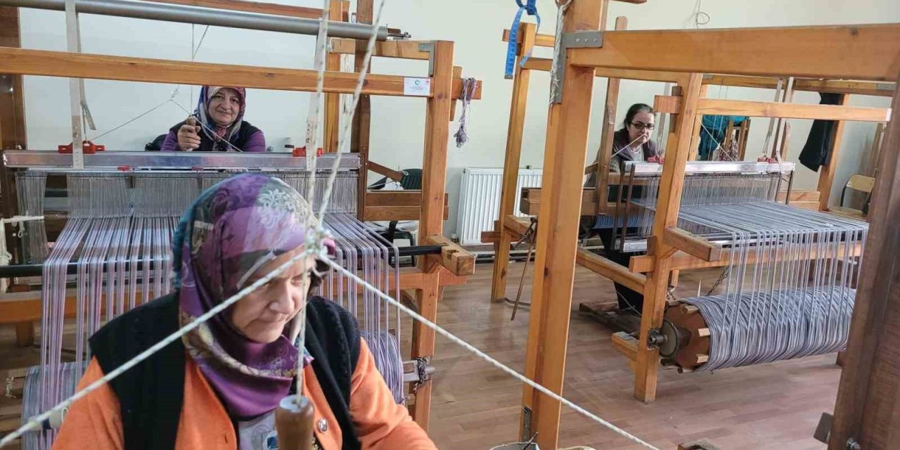 Kemaliye’nin geleneksel "Gazenne" kumaşı yeniden hayat buluyor