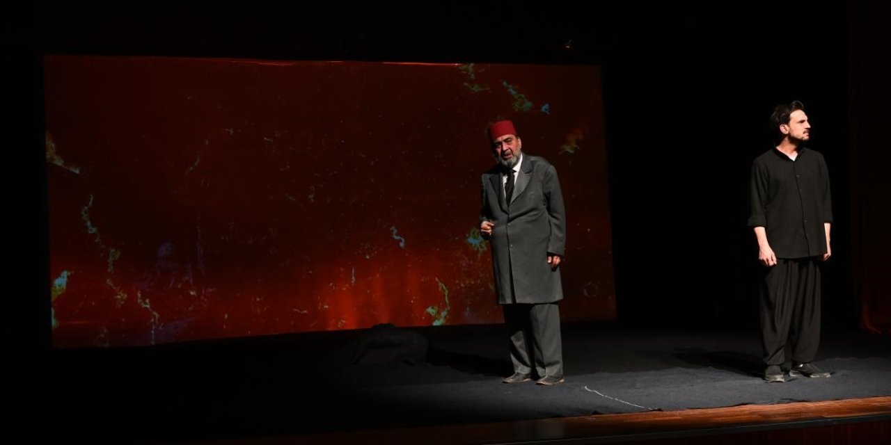 "Firavunla Yüz Yüze" oyunu tiyatro severlerle buluştu