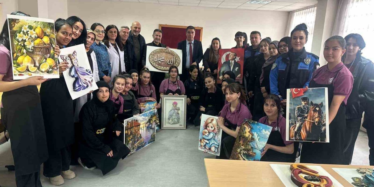 Polisten öğrencilere destek: Kâğıt rölyef kursu ziyaret edildi