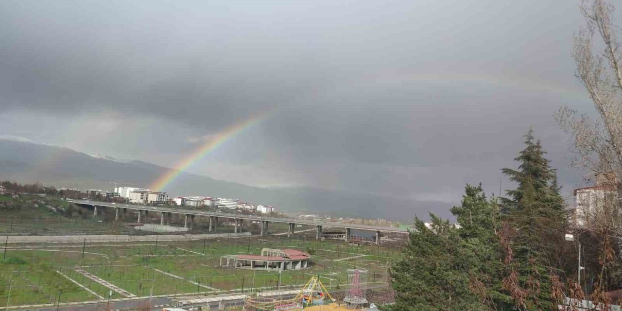Bingöl’de gökkuşağı görsel şölen oluşturdu