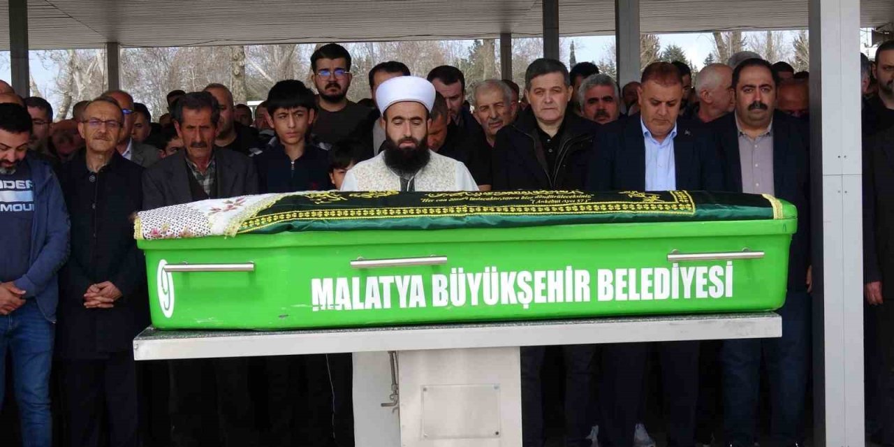 Malatya’da hayatını kaybeden öğretmen son yolculuğuna uğurlandı