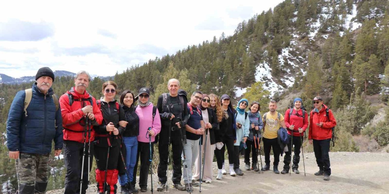Doğa tutkunlarının bahar yürüyüşü