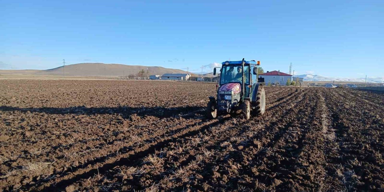 Kars’ta ekin sezonu başladı: Çiftçiler tarlaya indi