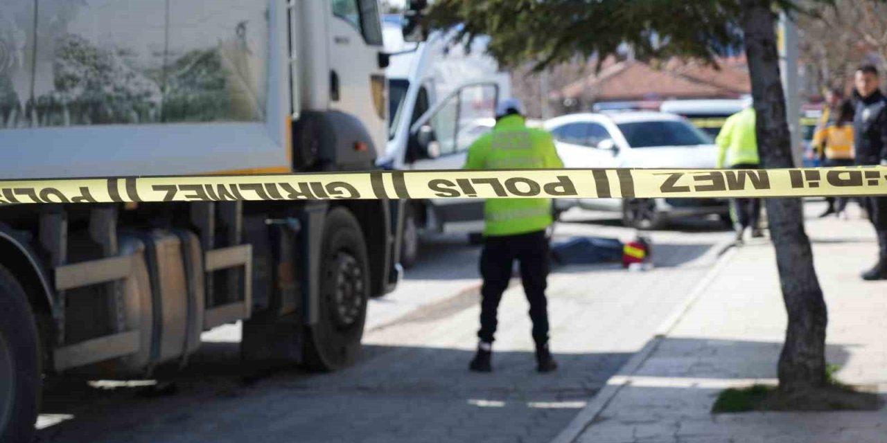 Çöp kamyonunun çarptığı yaşlı kadın hayatını kaybetti