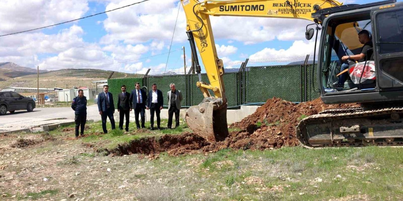 Akçadağ’da  112 Acil Sağlık İstasyonu için ilk kazma vuruldu