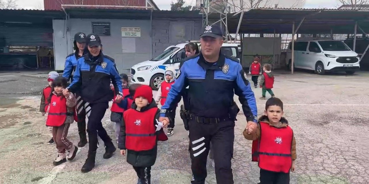 Minik öğrencilerden emniyete ziyaret