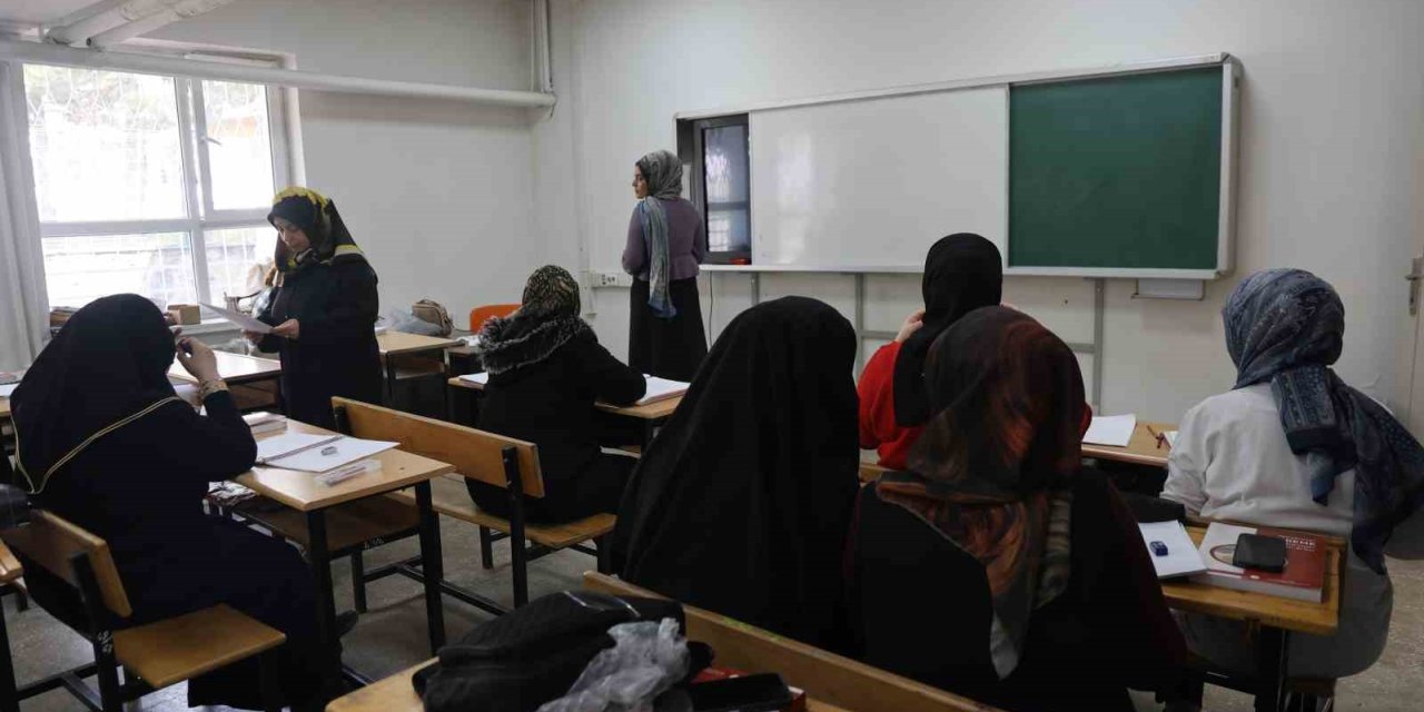 Elazığ’da okuma-yazma kursuna yoğun ilgi