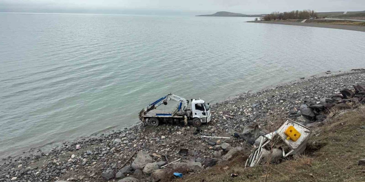 VASKİ’ye ait vinç kaza yaptı: 1 yaralı