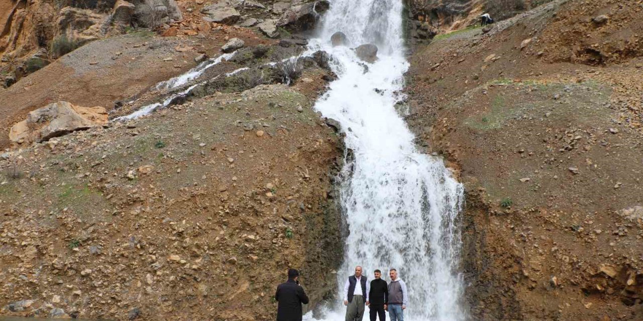 Beyaz Su Şelalesi ilgi odağı oldu